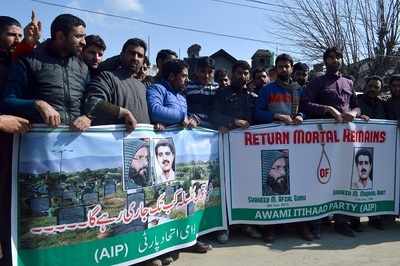 Security clamped in Srinagar on anniversary of Afzal Guru's hanging
