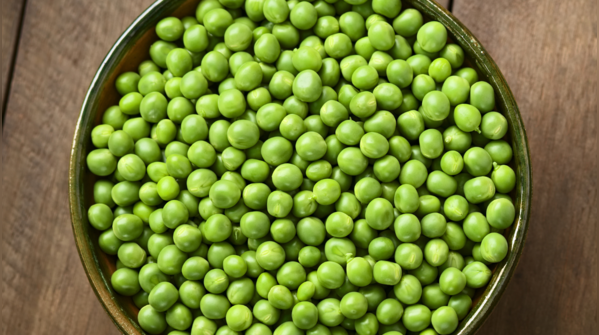 Cooked green peas