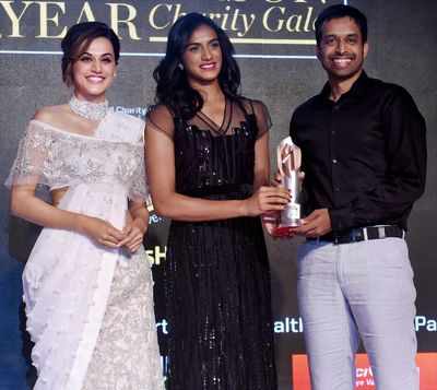 Ace shuttler P V Sindhu bags Sportsperson of the Year award