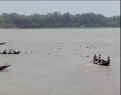 West Bengal: 3 dead, several injured after jetty collapses in river Ganga