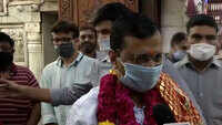 Arvind Kejriwal offers prayers at Hanuman Mandir on 52nd birthday 