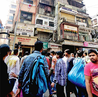 Zaveri Bazaar traders under radar for selling dollars and gold for old notes worth Rs 70 crore