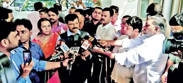 25 Sena MLAs opposed to pulling out of Fadnavis government