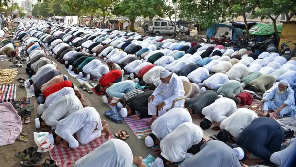 Namaz at Maharashtra's Malegaon civic body’s electricity office sparks controversy