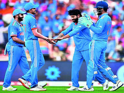 India hand Pakistan 7-wicket rout