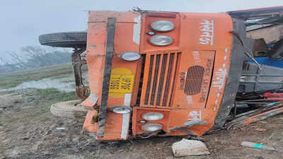 Uttar Pradesh News Updates: 2 killed, 10 injured as bus plunges into trench in Barabanki