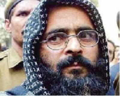With Afzal Guru fiasco in mind, SC stays execution of 8