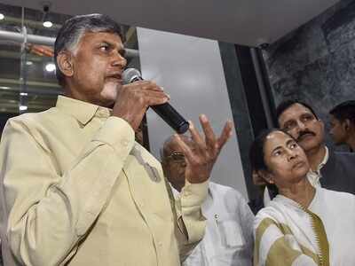 N Chandrababu Naidu meets Mamata Banerjee, reveals Mahagathbandhan parties will come together in December