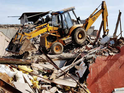 Worli café demolished over illegal construction