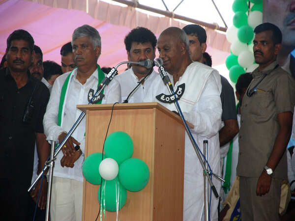 Karnataka polls 2018: It’s showtime for Gowda clan