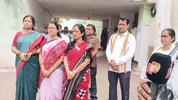 State child rights panel visits SCB to probe charges of ‘missing’ infants