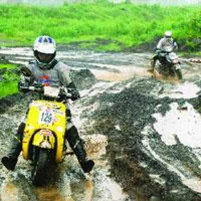 22nd edition of monsoon scooter rally gets good response in cyber city