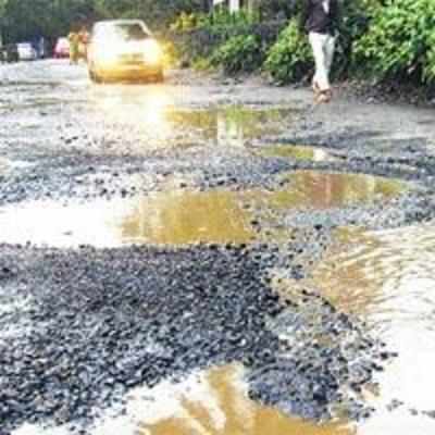 BMC rubbishes CM's order to pay YOU to spot potholes