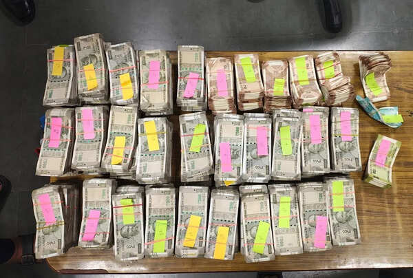 CBI arrests Delhi Police head constable for alleged bribe demand; Rs 48.9 lakh recovered