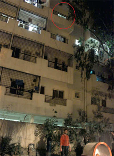 Minor house help `falls' from 4th floor; neighbours cry foul
