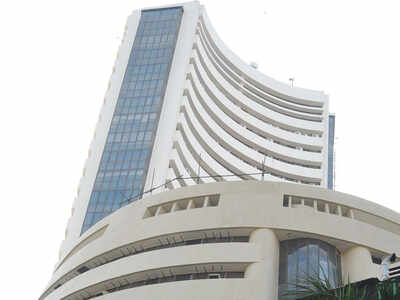 Sensex tanks 487 points as trade jitters take a toll