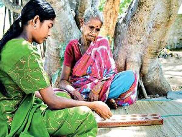 Pallankuzhi: A traditional mancala game lost in time