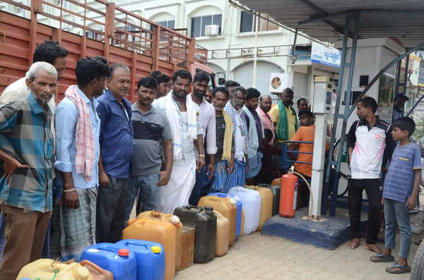 Diesel crunch leaves Haveri farmers queuing amid monsoon rush