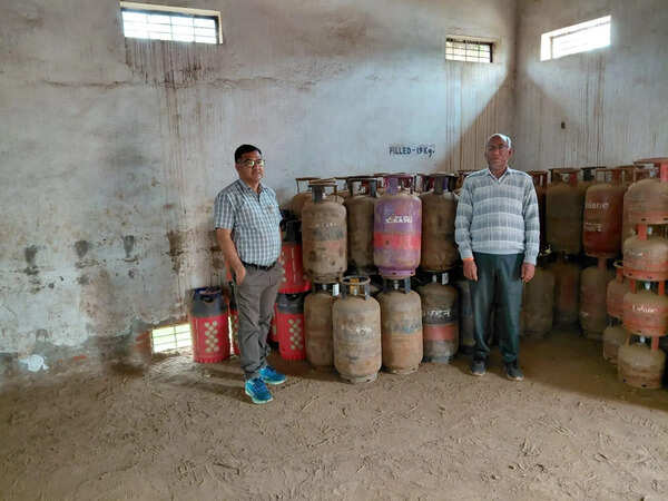 Amid LPG crisis, IOC urges public to avoid panic buying, rely on verified info