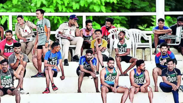 Post-grads, MBAs among 17L in race for 17k Maha police constabulary jobs