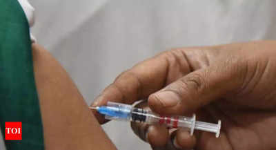 Else where in the world: Anti-vaxxer tries to take jab on fake arm