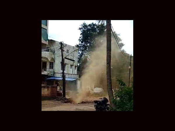 Karnataka: Gas pipeline gets damaged during repair work in Hubballi