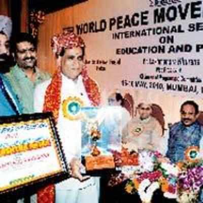 Give peace another chance: intellectuals