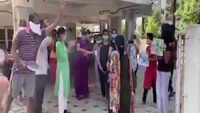 Doctor returns home after three weeks of Covid-19 duty, gets grand welcome in Pune 