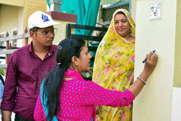 Government teachers defying census duty face pay freeze, lockout in Ludhiana.