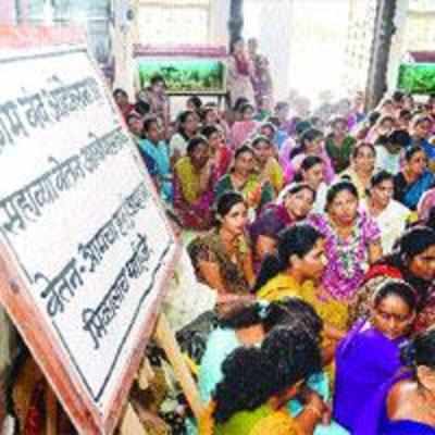 346 teaching, non-teaching staff of Nerul school revive protest, demand pay hikes