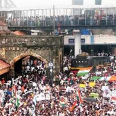 Battered by Anna, Cong on PR drive to save face