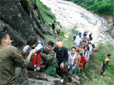 State swings into action, sends rescue teams to trace missing tourists