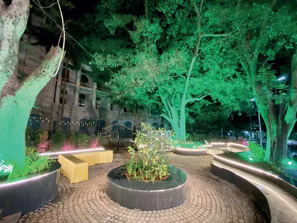 A spectacular roundabout!