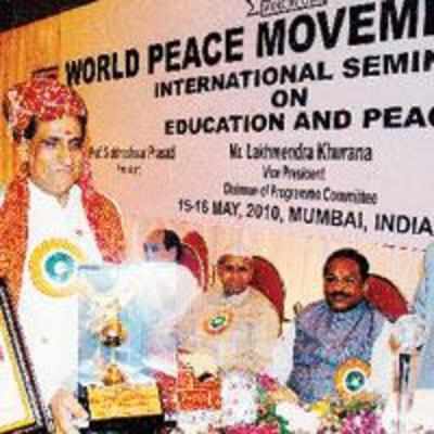 Give peace another chance: intellectuals