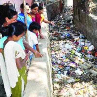 Blocked drainage raises a stink at Manorama Nagar, residents upset