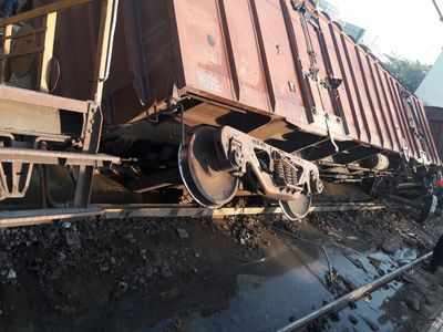 Mumbai: Harbour line services halted after goods train derails