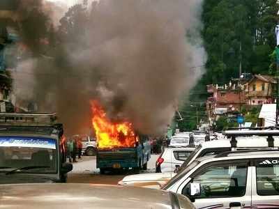 Darjeeling: Gorkha Janmukti Morcha protesters attack policemen, burn buses in protest of Mamata Banerjee's policies