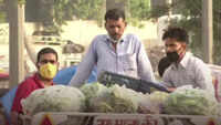 Vegetable vendors facing problems due to hiked prices of fuel in Delhi 