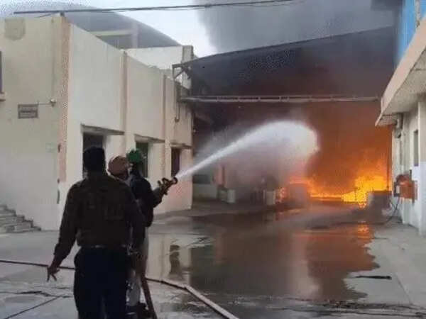 Massive blaze engulfs paint factory in Sanand
