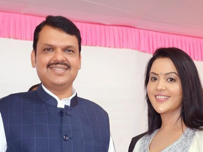 After Devendra Fadnavis resigned, wife Amruta Fadnavis thanks people of Maharashtra with a shayari