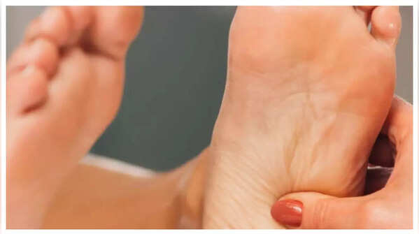 How to Use Magnesium Oil on Your Feet