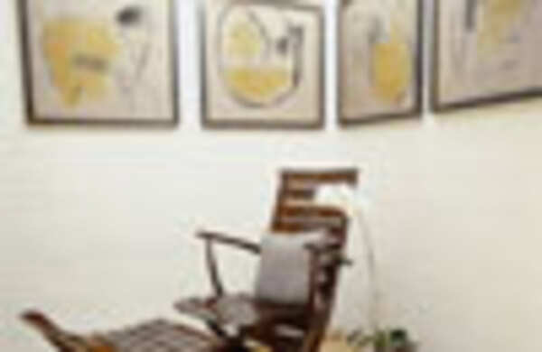 A nude in the living room