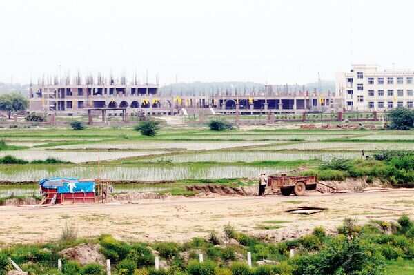 Irregularities found in YEIDA land department by CEO