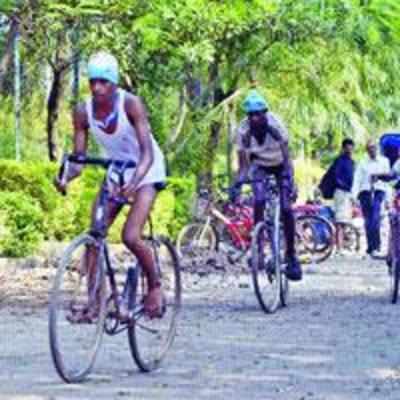 District triathlon and aquathlon tourney held