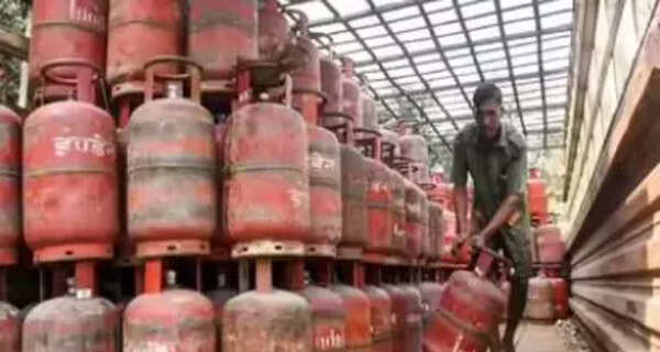 West Asia conflict: Panic buying of LPG cylinders; admin claims no crisis