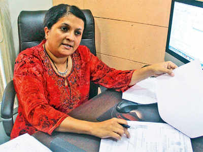 D-link? Activist says Pak caller asked her to drop Khadse cases