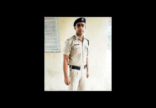 Alert cop rescues suicidal woman from train tracks