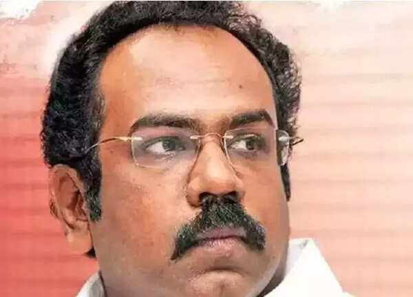 DMK and AIADMK spar over poll promises