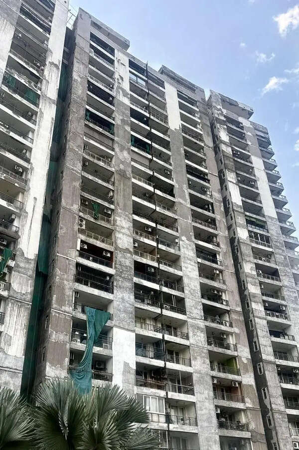 Highrise residents flag structural safety, poor infrastructure