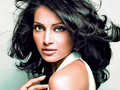 Bipasha Basu on her first film Aakhri Mughal: I kept asking Abhishek Bachchan to make his father leave